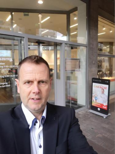 „Ralf Schmitz bereitet sich auf einen Hacker-Vortrag vor“