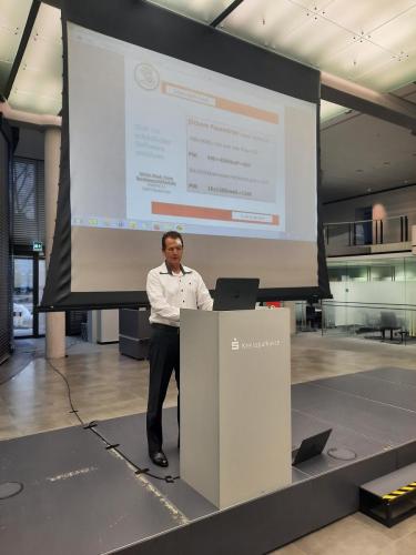 „Die letzten Minuten des Live-Hackens während des Vortrags von Ralf Schmitz.“