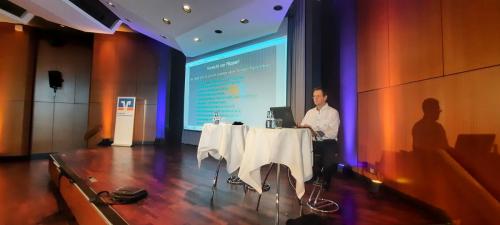 „Nachdenkliches Publikum während des Hacker-Vortrags von Ralf Schmitz in der Stadthalle Fellbach.“