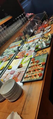 „Essen darf nicht fehlen: Gute Verpflegung für alle Teilnehmer“