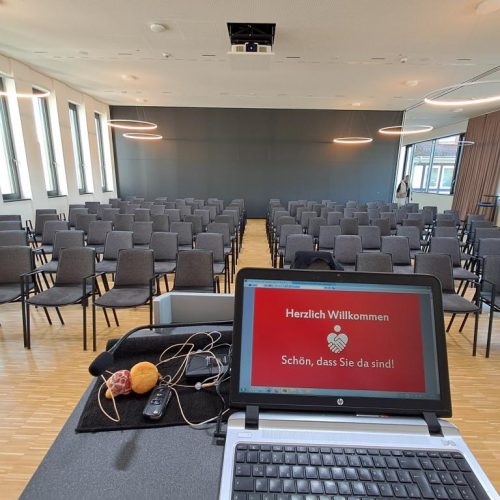 Kreissparkasse Schwalm-Eder: Publikum begeistert von Hackervortrag